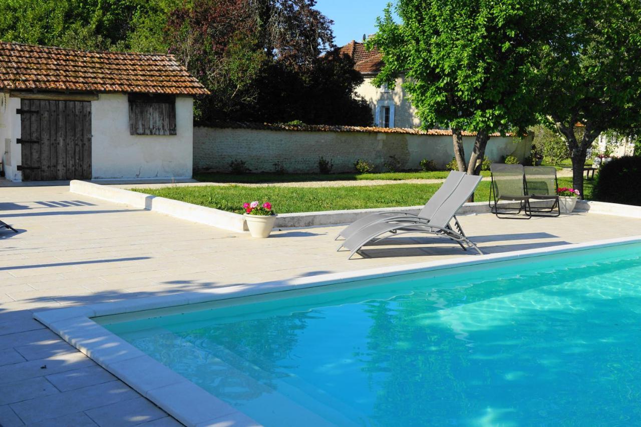 Le Chemin Bed & Breakfast Challignac Екстериор снимка
