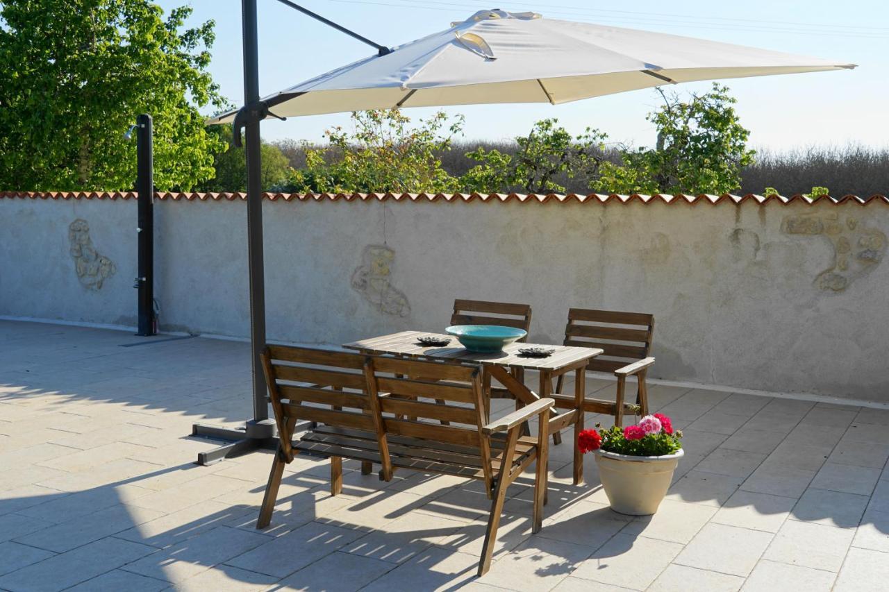 Le Chemin Bed & Breakfast Challignac Екстериор снимка