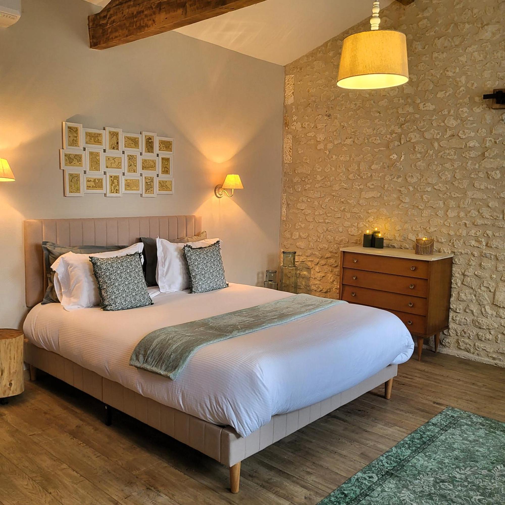 Le Chemin Bed & Breakfast Challignac Екстериор снимка