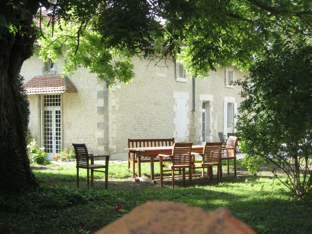 Le Chemin Bed & Breakfast Challignac Екстериор снимка